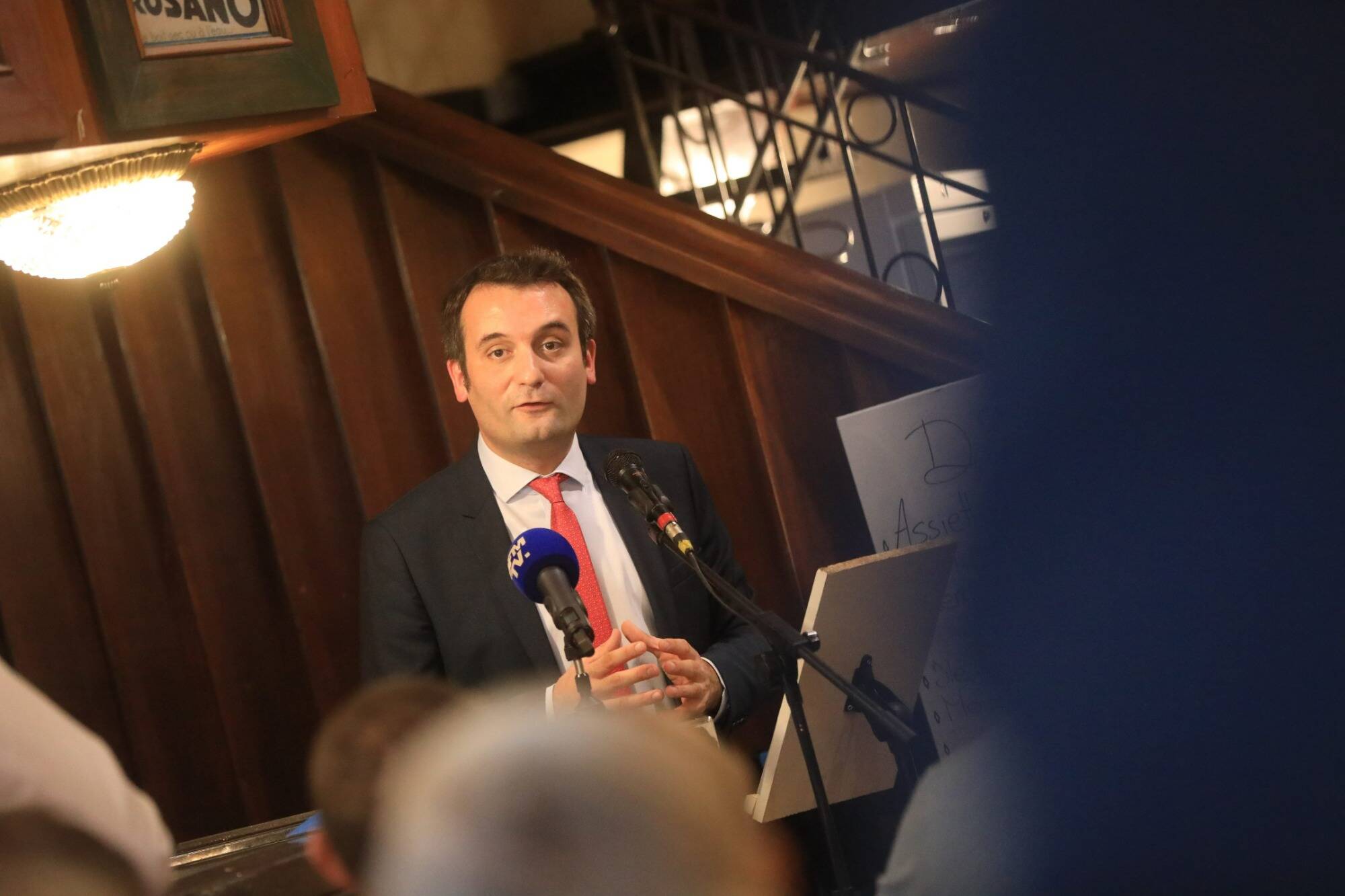 Vitamine D et Islande: les contre-vérités de Florian Philippot face à la Covid-19