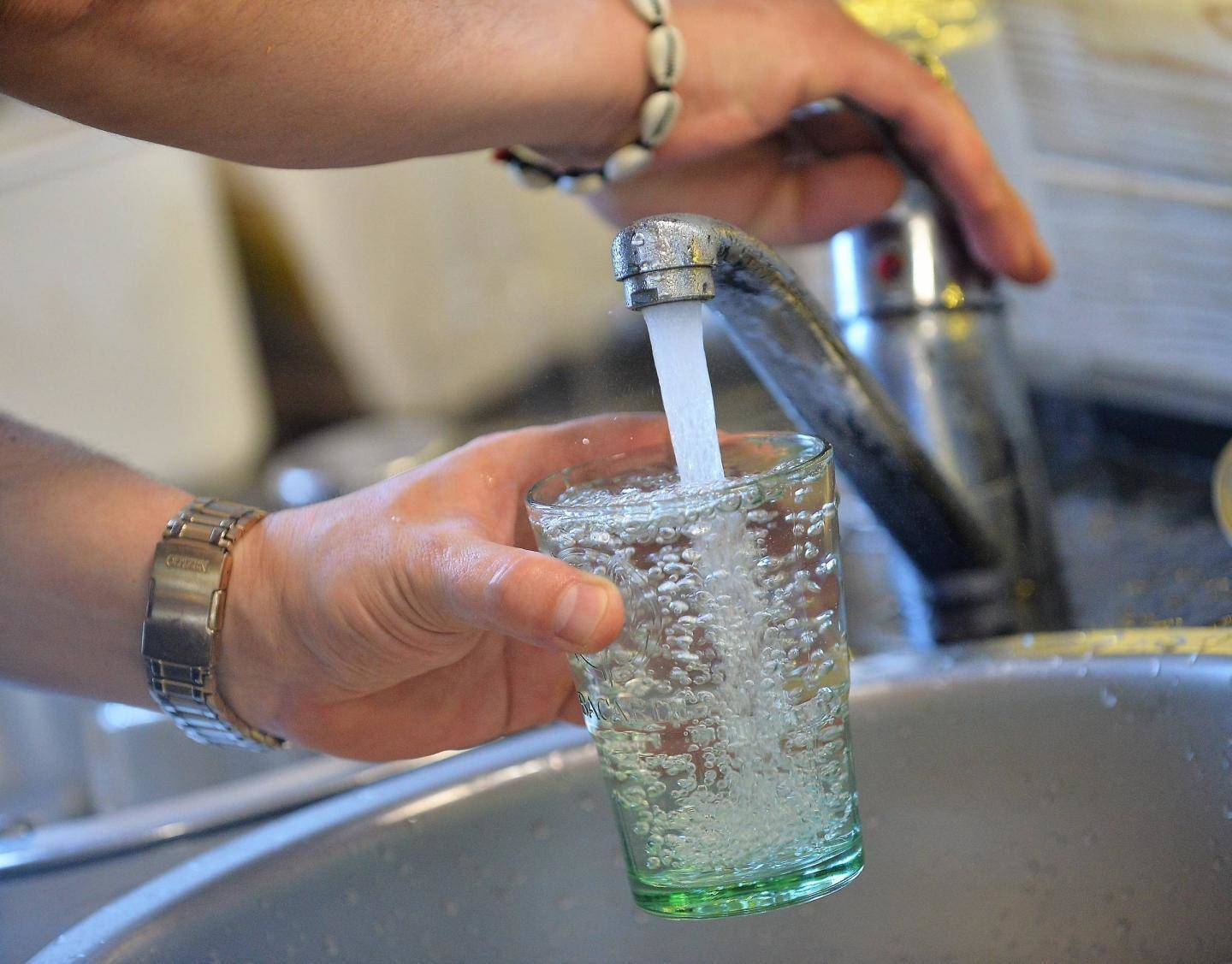 10 millions de Français seraient impactés: l'eau du robinet touchée par une pollution radioactive, doit-on s'inquiéter?
