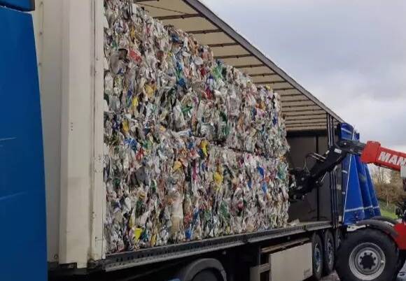 Mention "C4 explosif", cinq entreprises évacuées, démineurs sur place... la valise découverte dans un centre de tri du Pas-de-Calais était équipée d'un faux engin explosif