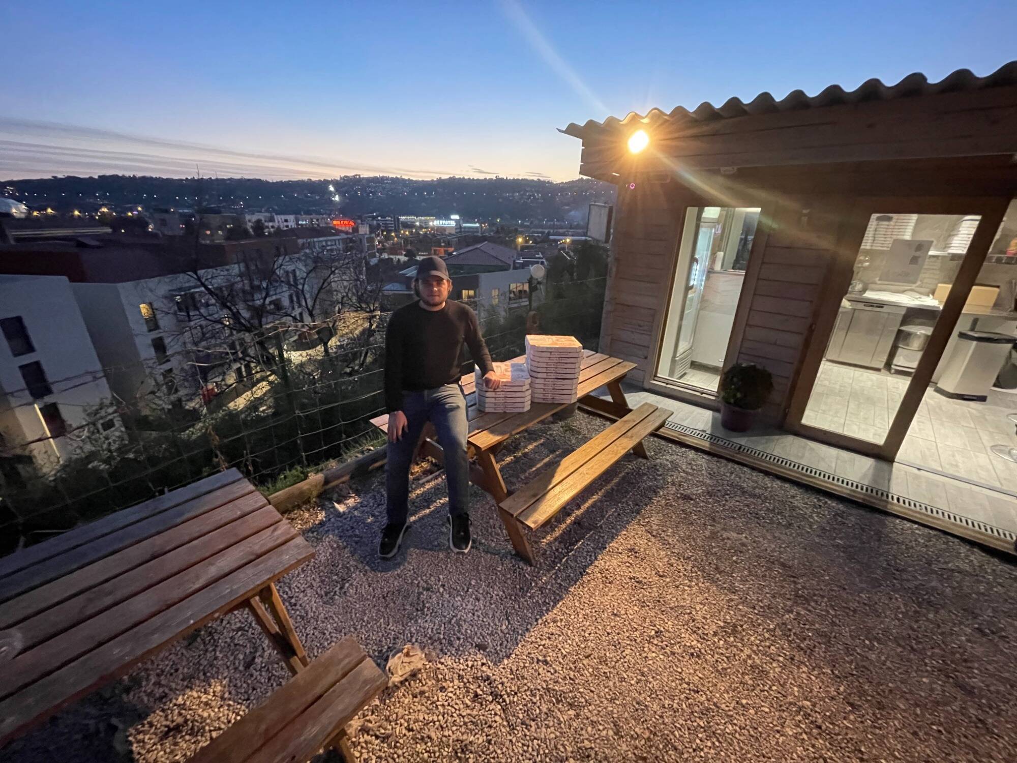 La démographie explose, les loyers flambent: comment le quartier-village de Saint-Isidore, à Nice, favorise ses petits commerces et garde son âme?