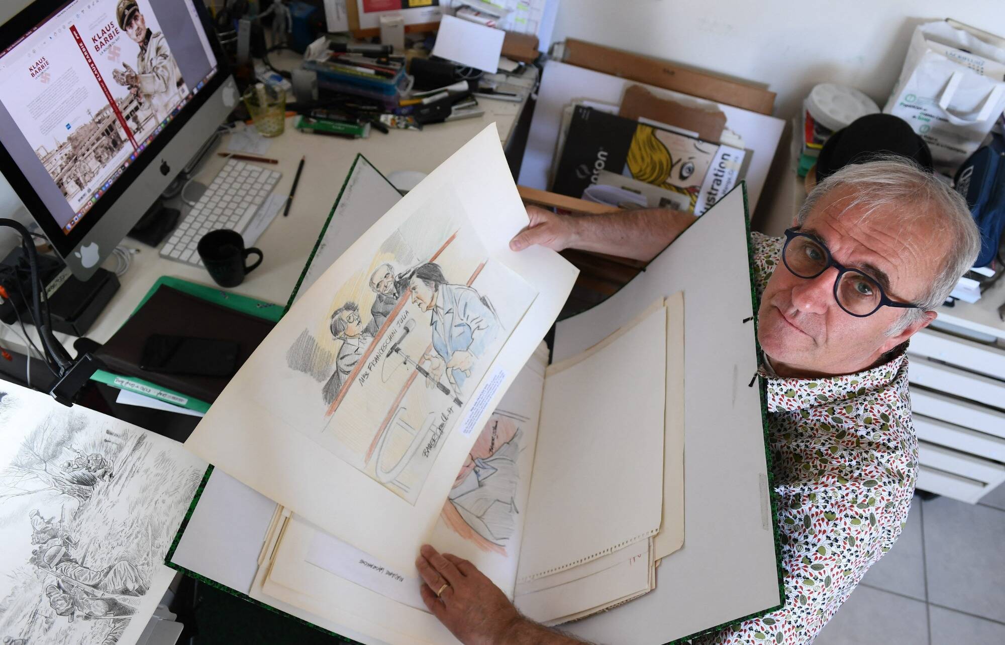 "Klaus Barbie avait un regard glaçant!": retour sur la vie du "boucher de Lyon" avec les dessins de Jean-Claude Bauer