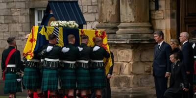 Le cercueil d'Elizabeth II est en route pour Londres en vue de funérailles grandioses