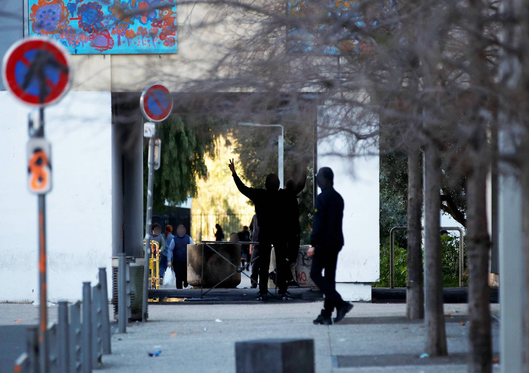 Notre enquête sur la guerre des narcotrafiquants à Nice: emploi de migrants, annonces en ligne, appartement de fonction... comment les dealers recrutent