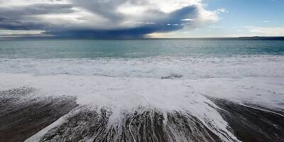 Nouvelle alerte aux vagues dangereuses sur la Côte d'Azur, la ville de Menton déconseille la baignade