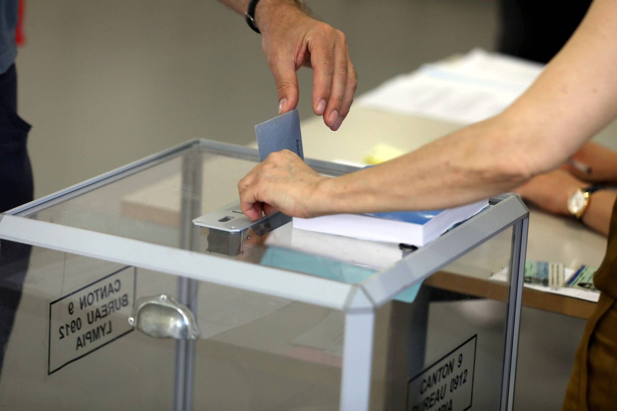 Législatives: le taux de participation atteint 55,61% dans les Alpes-Maritimes à 17h