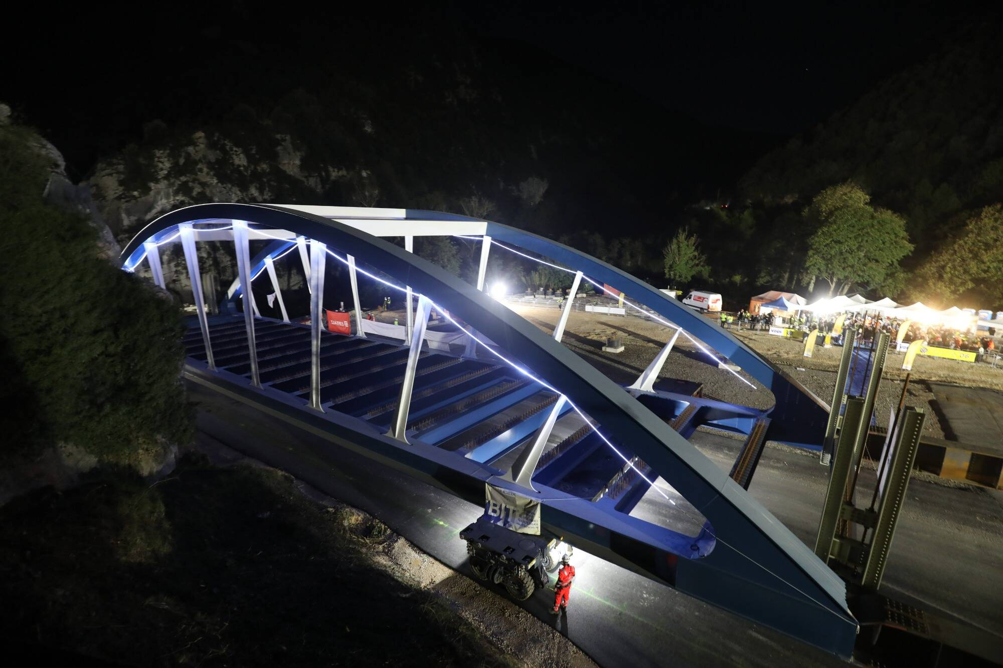 Cette nuit, la vallée de la Roya se dote d'un nouveau pont iconique