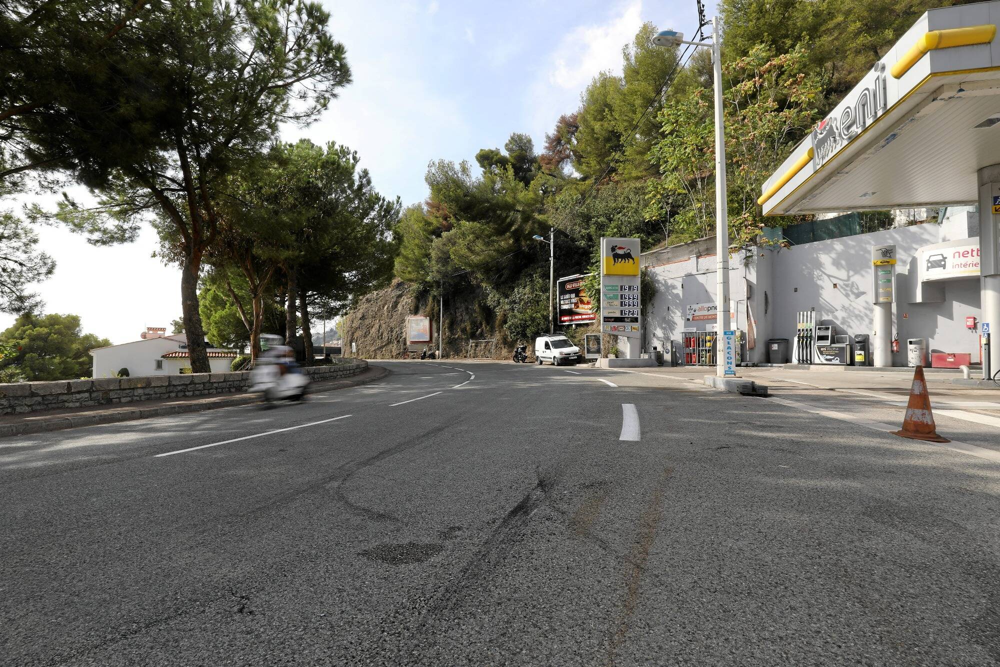 Ce que l'on sait sur l'accident mortel entre un deux-roues et un véhicule de la PAF à Roquebrune-Cap-Martin