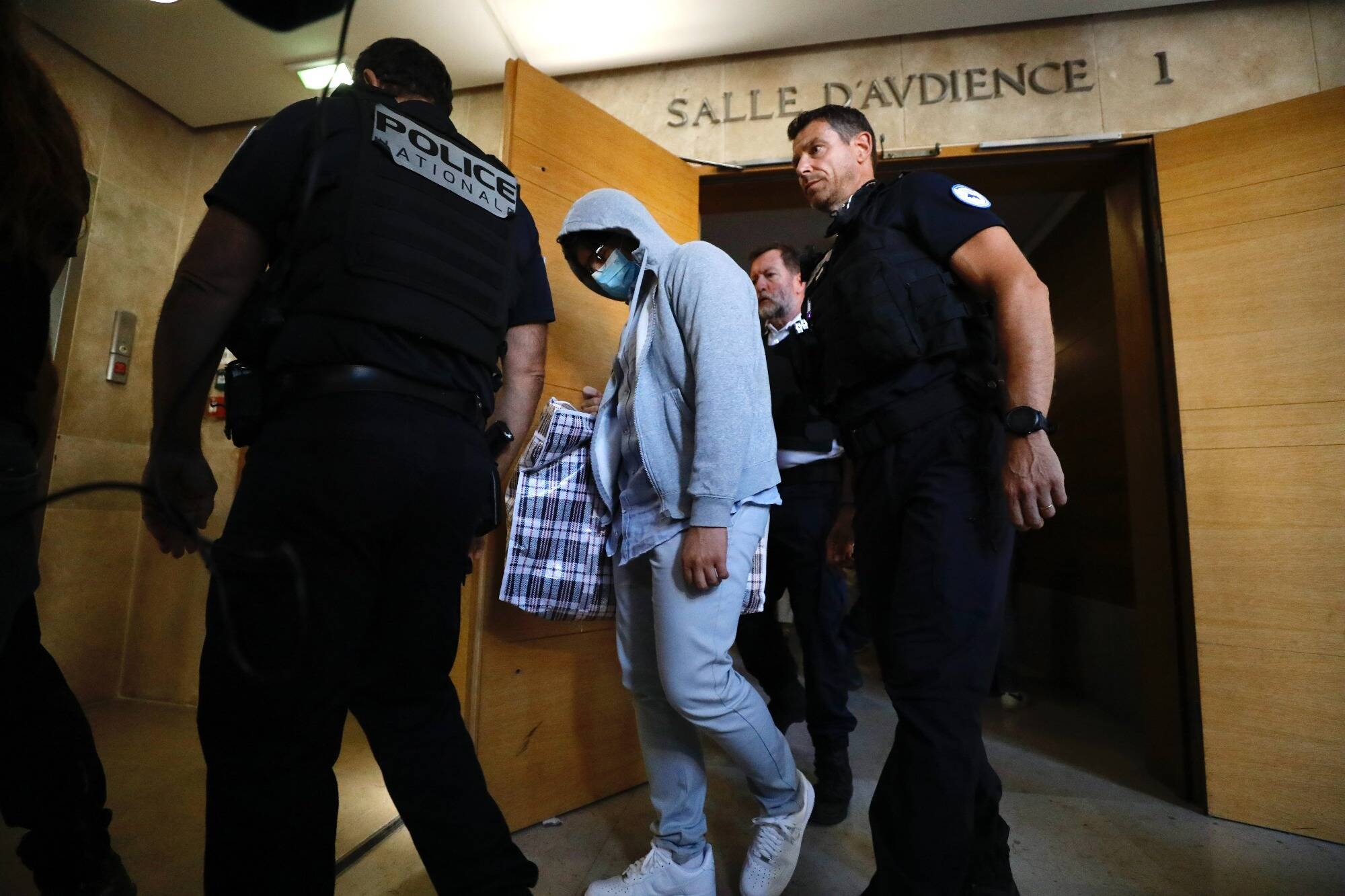 "Dès que je ferme les yeux, j'ai la scène dans la tête..." Devant la cour d'appel d'Aix, le jeune motard raconte l'accident qui a coûté la vie à Kamilya, 7 ans, à Vallauris