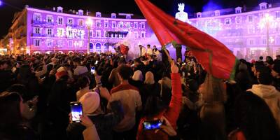 Les supporters marocains en liesse place Massena à Nice