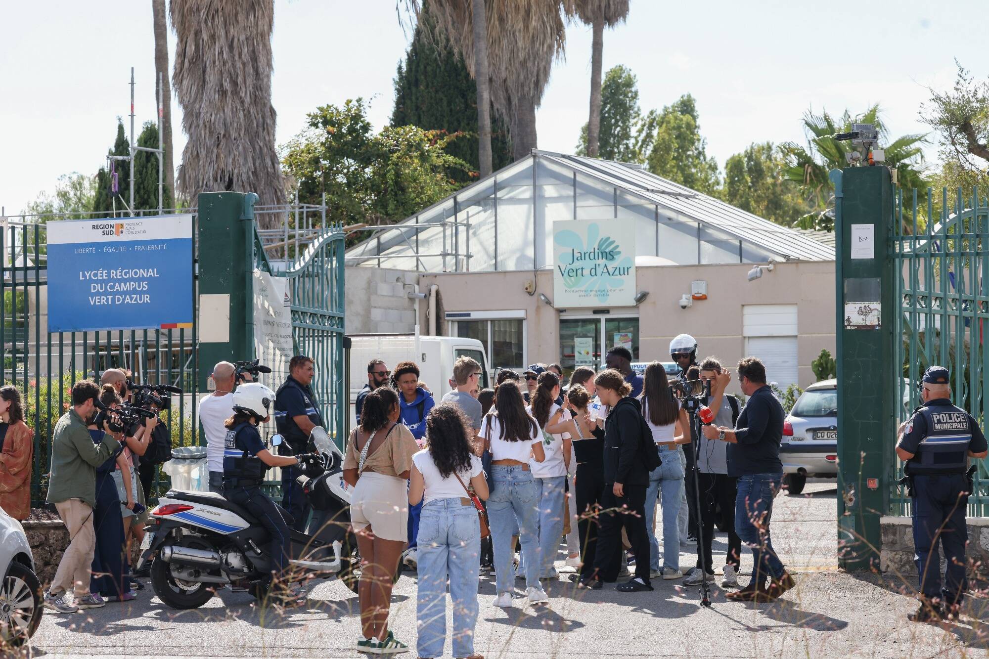 "On a entendu un cri": les élèves racontent l'attaque au couteau survenue au sein du lycée horticole d'Antibes