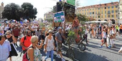 Des milliers de personnes défilent contre le pass sanitaire à Nice
