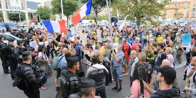 Nouvelle manifestation anti pass sanitaire à Nice: la voie rapide bloquée