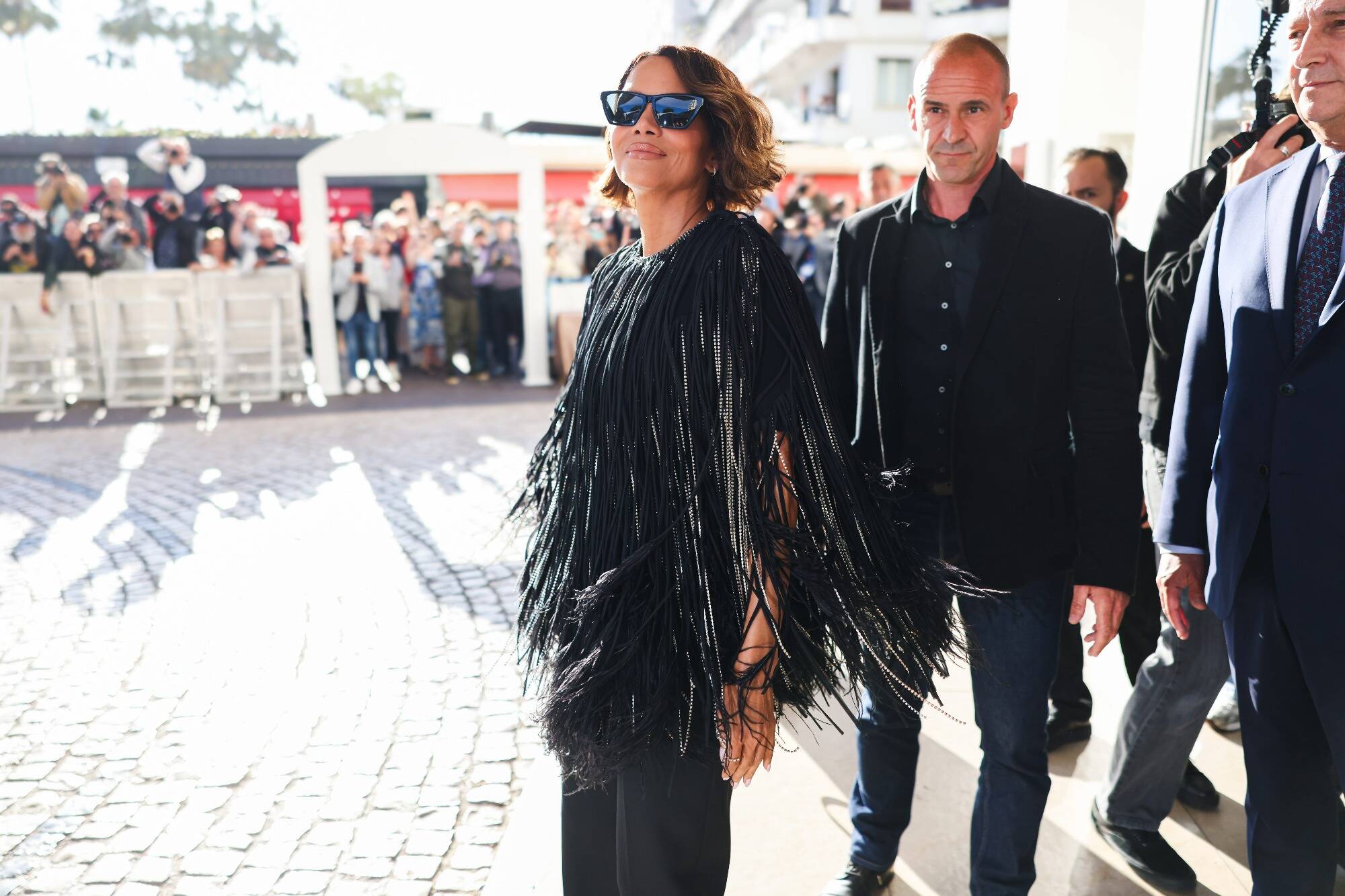 En images: Leonardo DiCaprio, Bella Hadid, Irina Shayk... Les stars débarquent sur la Croisette pour le 78e Festival de Cannes