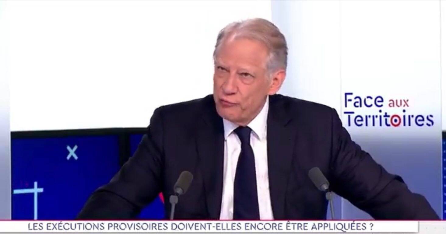 Invité de Face aux Territoires, Dominique de Villepin estime que "la règle de l'exécution provisoire doit être respectée"