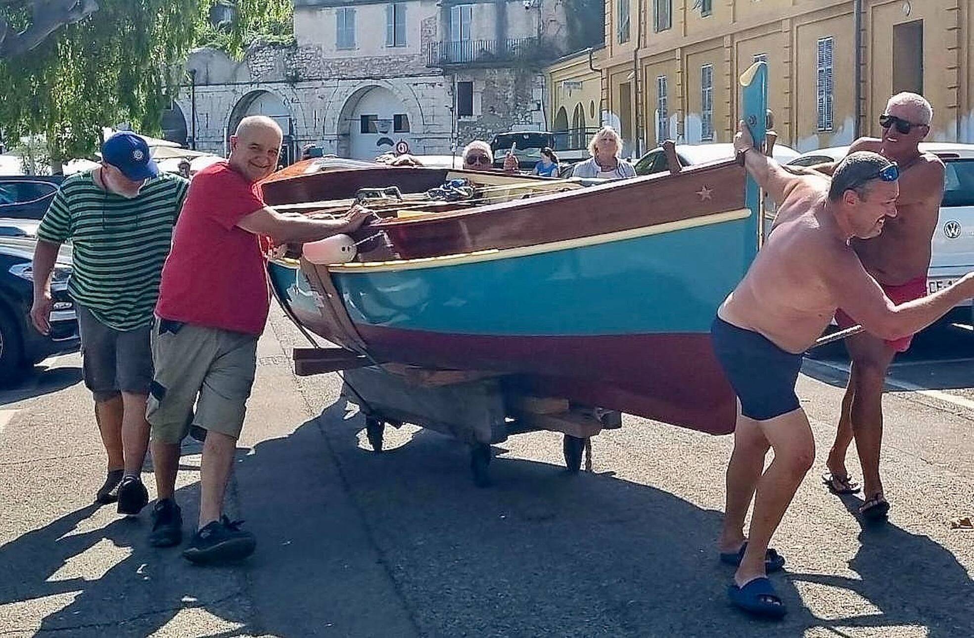 Entièrement restauré, le pointu Bavecca II a été remis à l'eau à Villefranche-sur-Mer