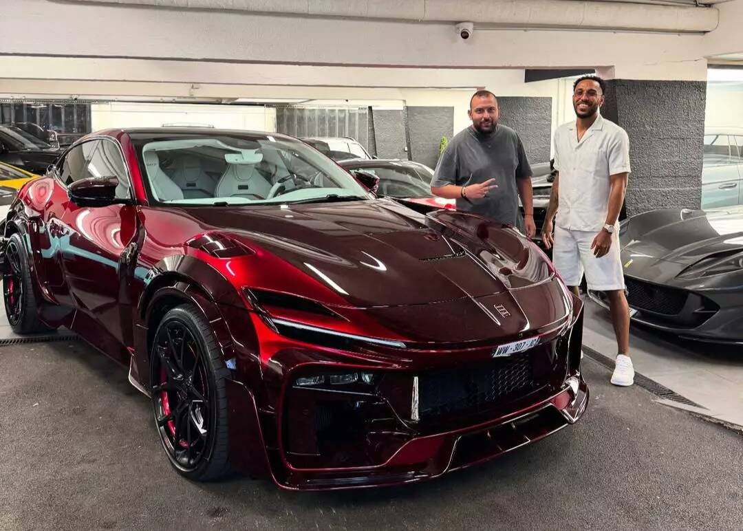 Le footballeur Pierre-Emerick Aubameyang s'offre une Ferrari d'exception à Cannes
