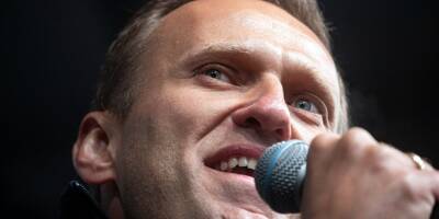 L'ambassadrice américaine en Russie visite un mémorial pour Alexeï Navalny, 400 arrestations au cours du week-end