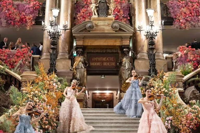 Dîner à l'Opéra Garnier, brunch à la Tour Eiffel, séjour à Versailles... Ils ont organisé le "mariage du siècle" et le jeune marié risque la prison à vie, retour sur ce conte de fée qui a viré au drame