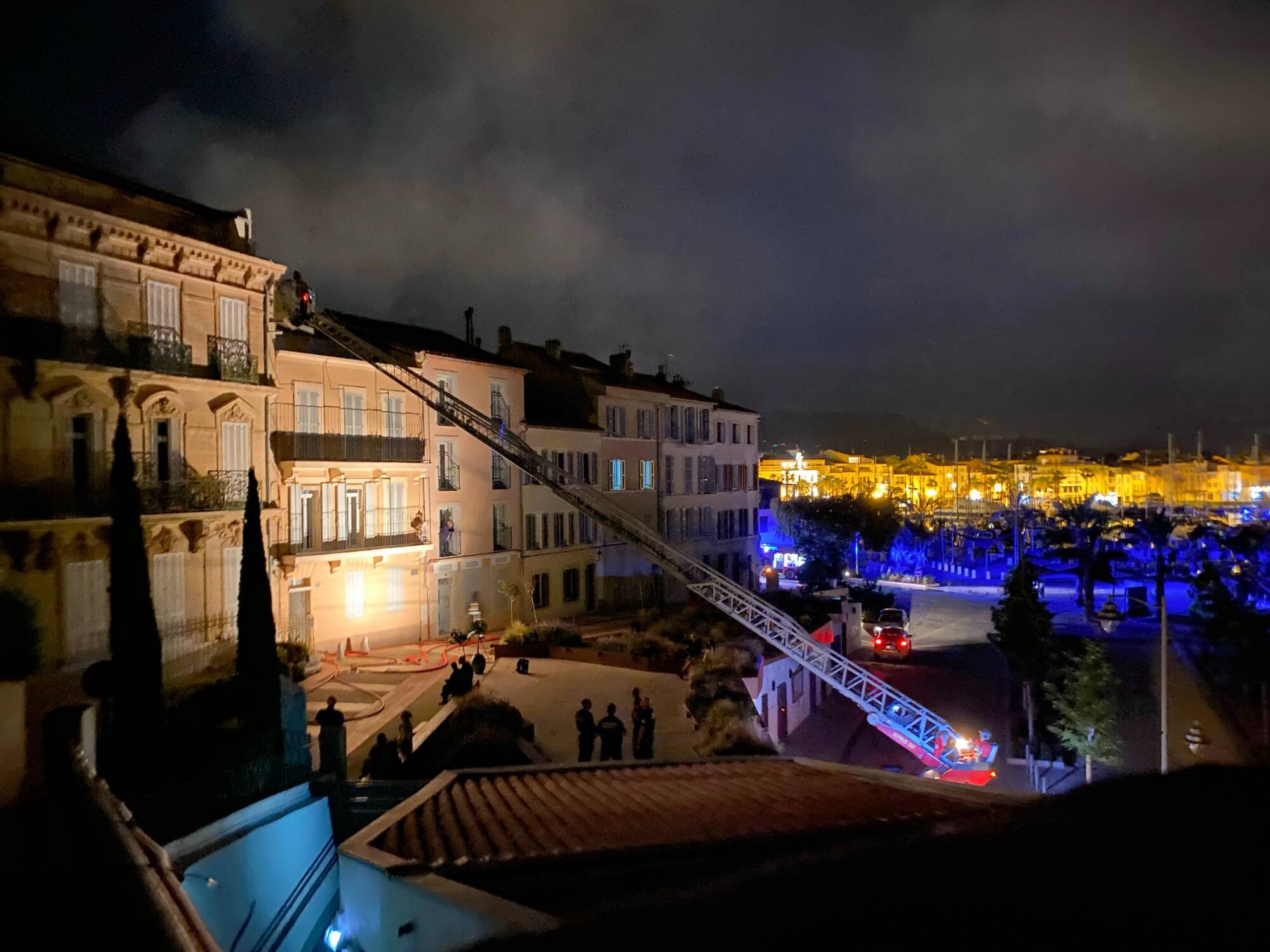 Un homme de 93 ans brûlé et intoxiqué dans l'incendie de son appartement la nuit dernière à Sanary-sur-Mer