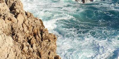 Forte houle: Antibes ferme son sentier du littoral jusqu'à lundi et déconseille la baignade