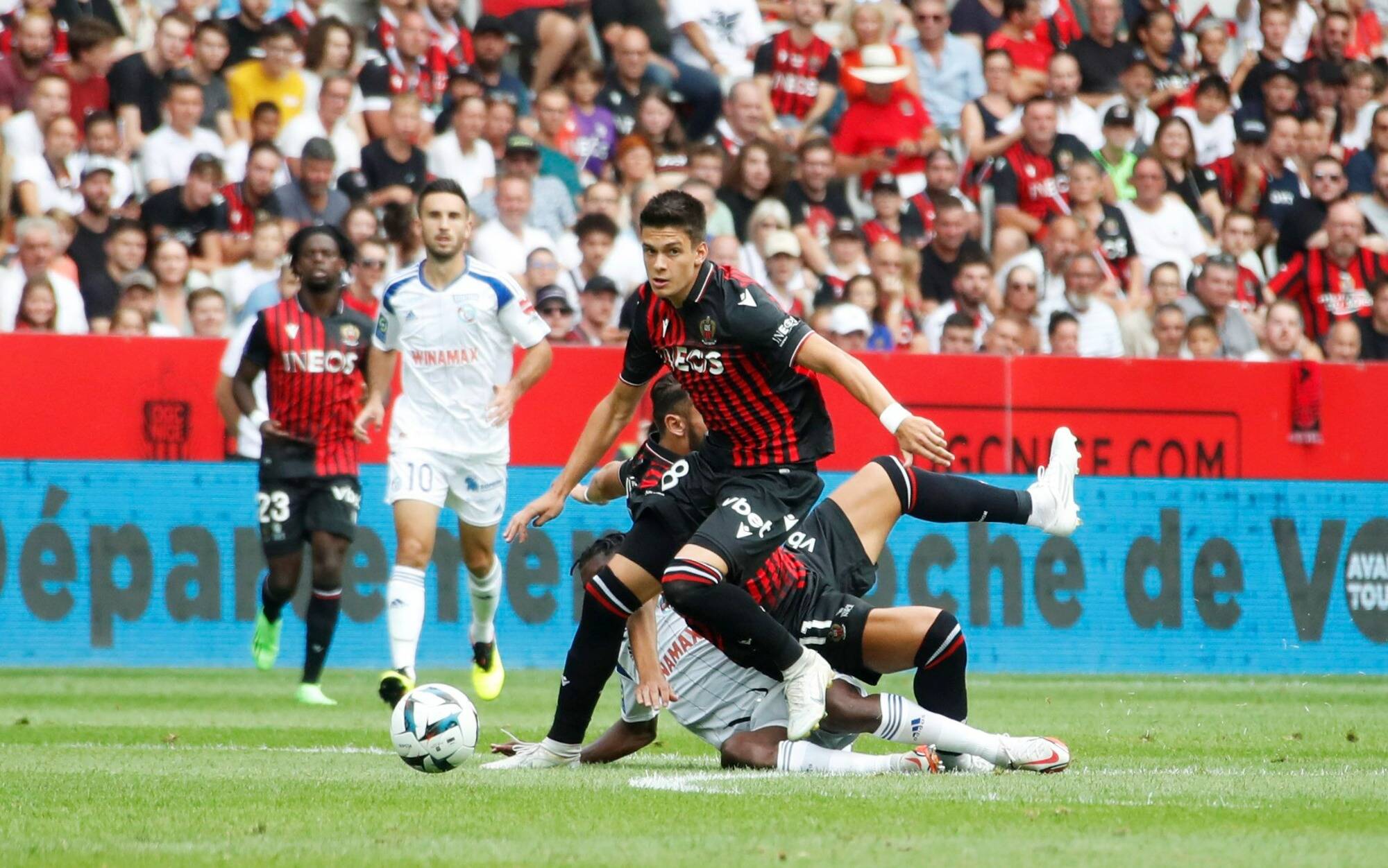 Mauvaise surprise pour les fans de foot: le prix mensuel du Pass Ligue 1 d'Amazon Prime augmente