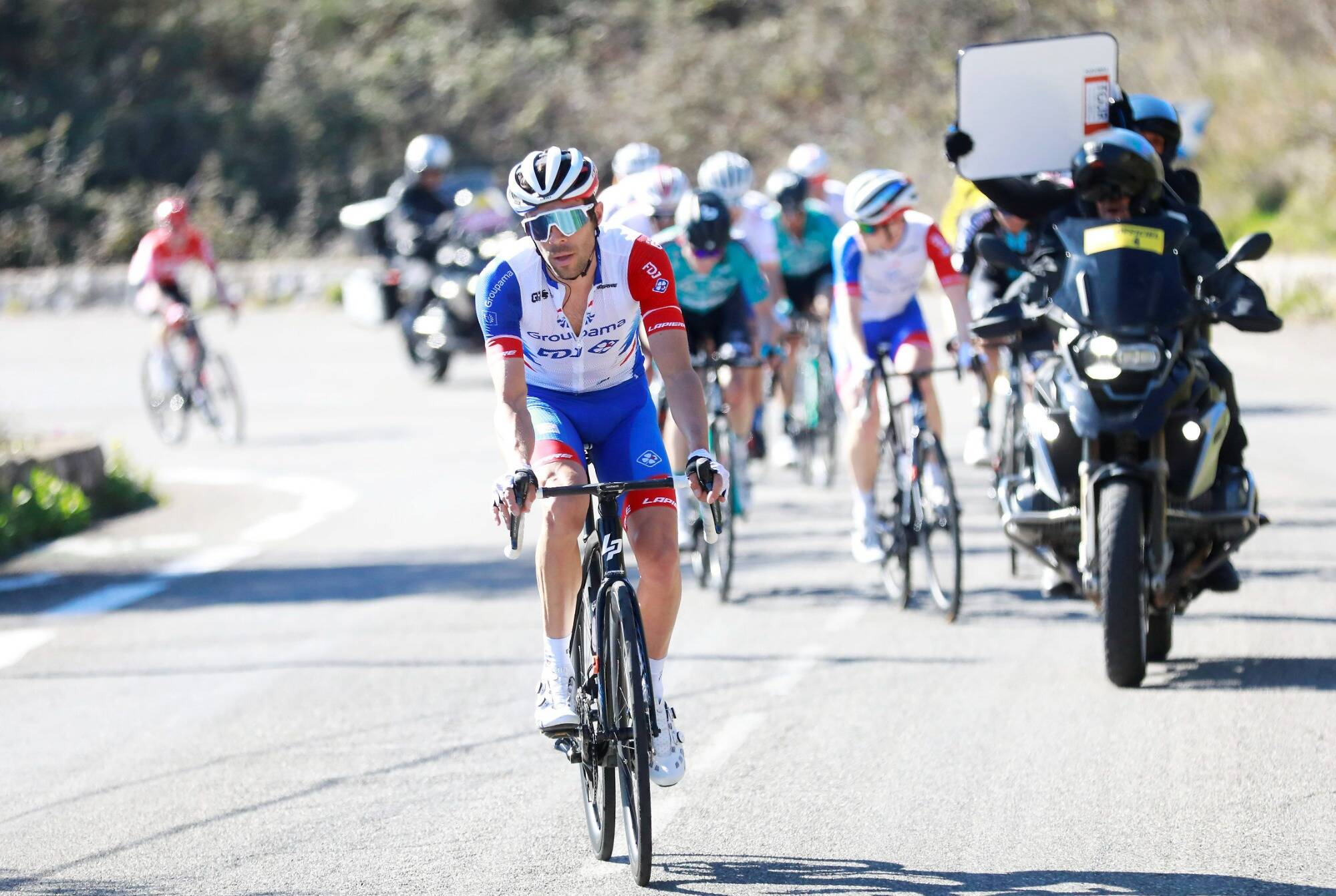"Je me suis rassuré"... Thibaut Pinot revient sur sa journée à l'avant lors de la dernière étape du Tour des Alpes-Maritimes et du Var