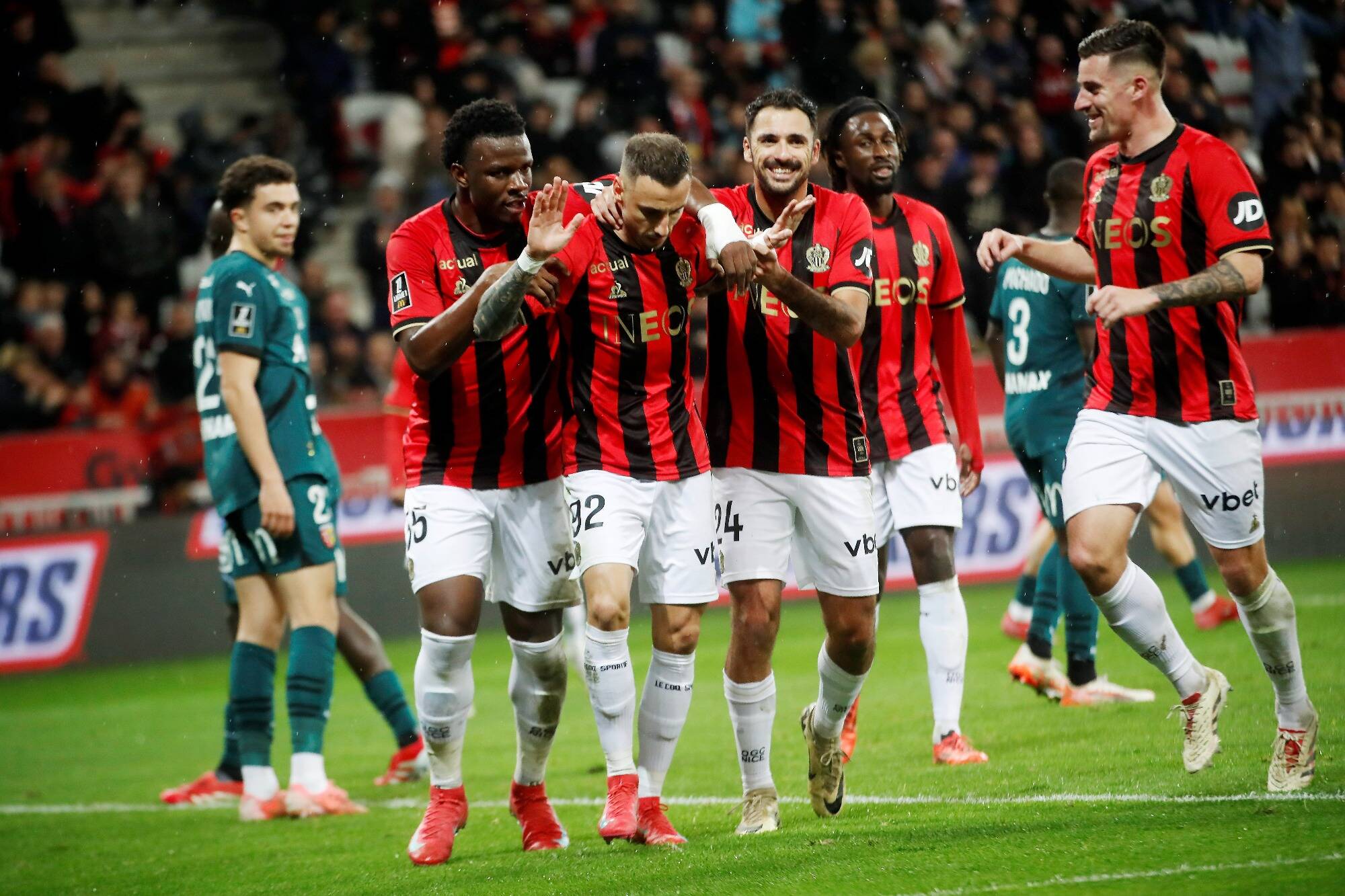L'OGC Nice se rachète face à Lens (2-0) et grimpe sur le podium derrière l'OM et PSG