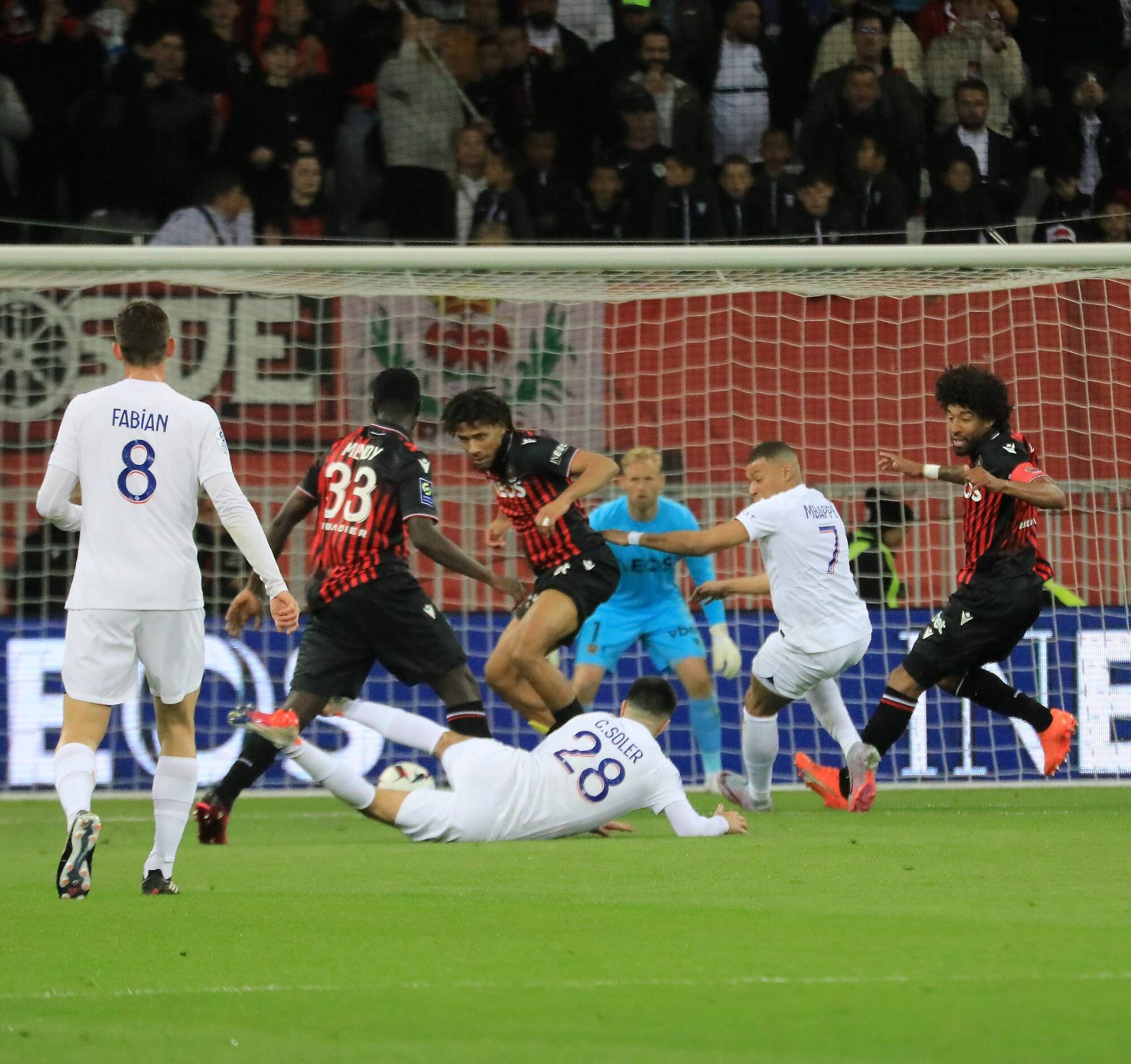 Mis en échec par Donnarumma, l'OGC Nice tombe face à Paris (0-2)