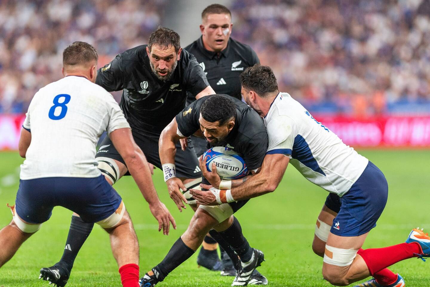 Ardie Savea sera titulaire samedi en finale de Coupe du monde. Sam Whitelock (second plan) démarrera quant à lui sur le banc.