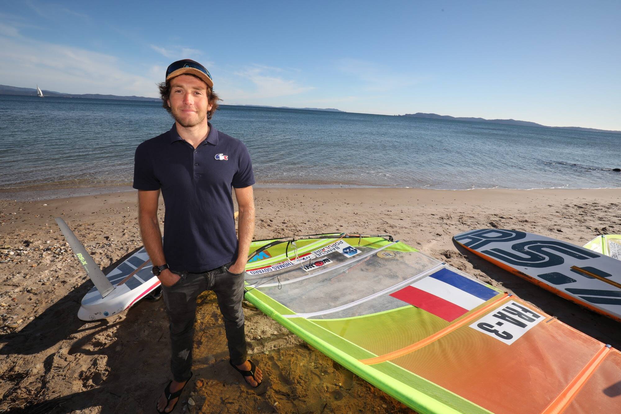 "Aujourd'hui on va s'amuser à tester des ailerons": avant les JO, Thomas Goyard se prépare à Hyères