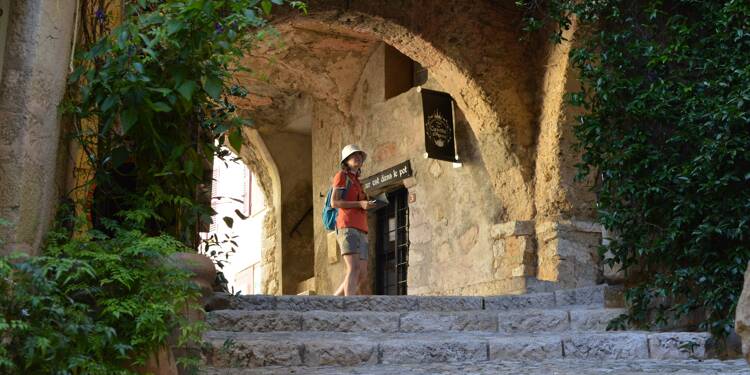 Des touristes nous disent qu'ils font le tour des Plus beaux villages de France: reportage à Sainte-Agnès où le panneau trône depuis 25 ans