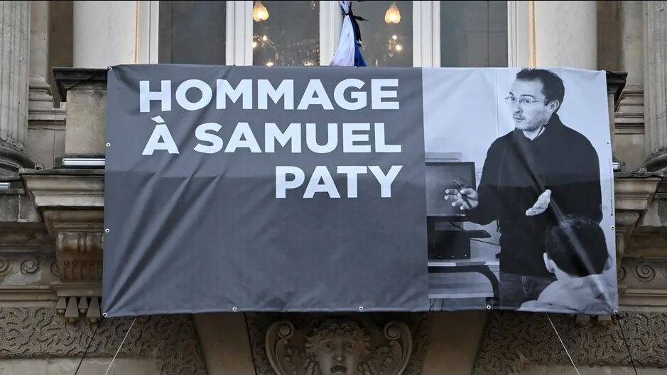 Assassinat de Samuel Paty: quelques jours avant sa mort, le professeur se sentait "seul" et traqué, révèle le rapport d'enquête