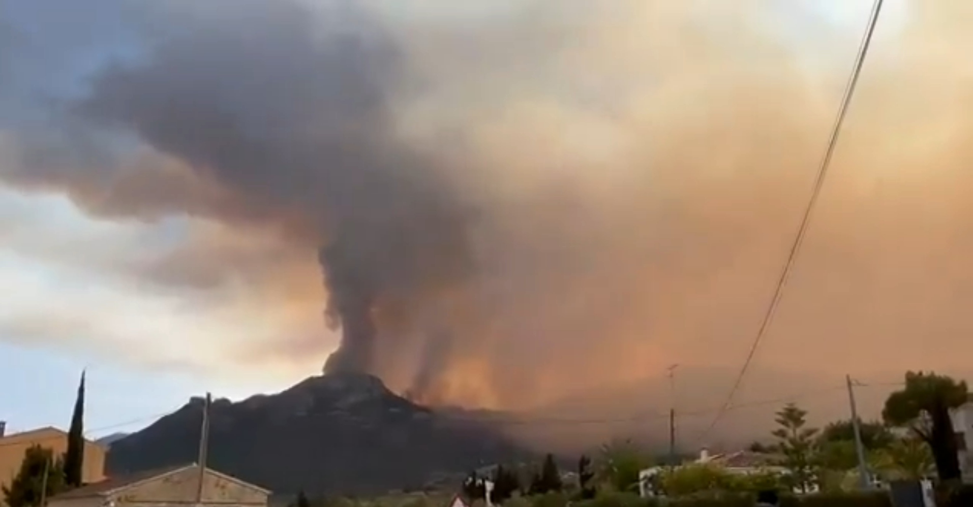 Un incendie fait rage en Espagne, attisé par des températures anormalement élevées