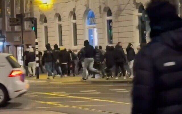 Chasse à l'homme dans la rue, au moins 10 blessés, Netanyahu envoie deux avions... le point sur les violentes agressions subies par des supporters israéliens à Amsterdam