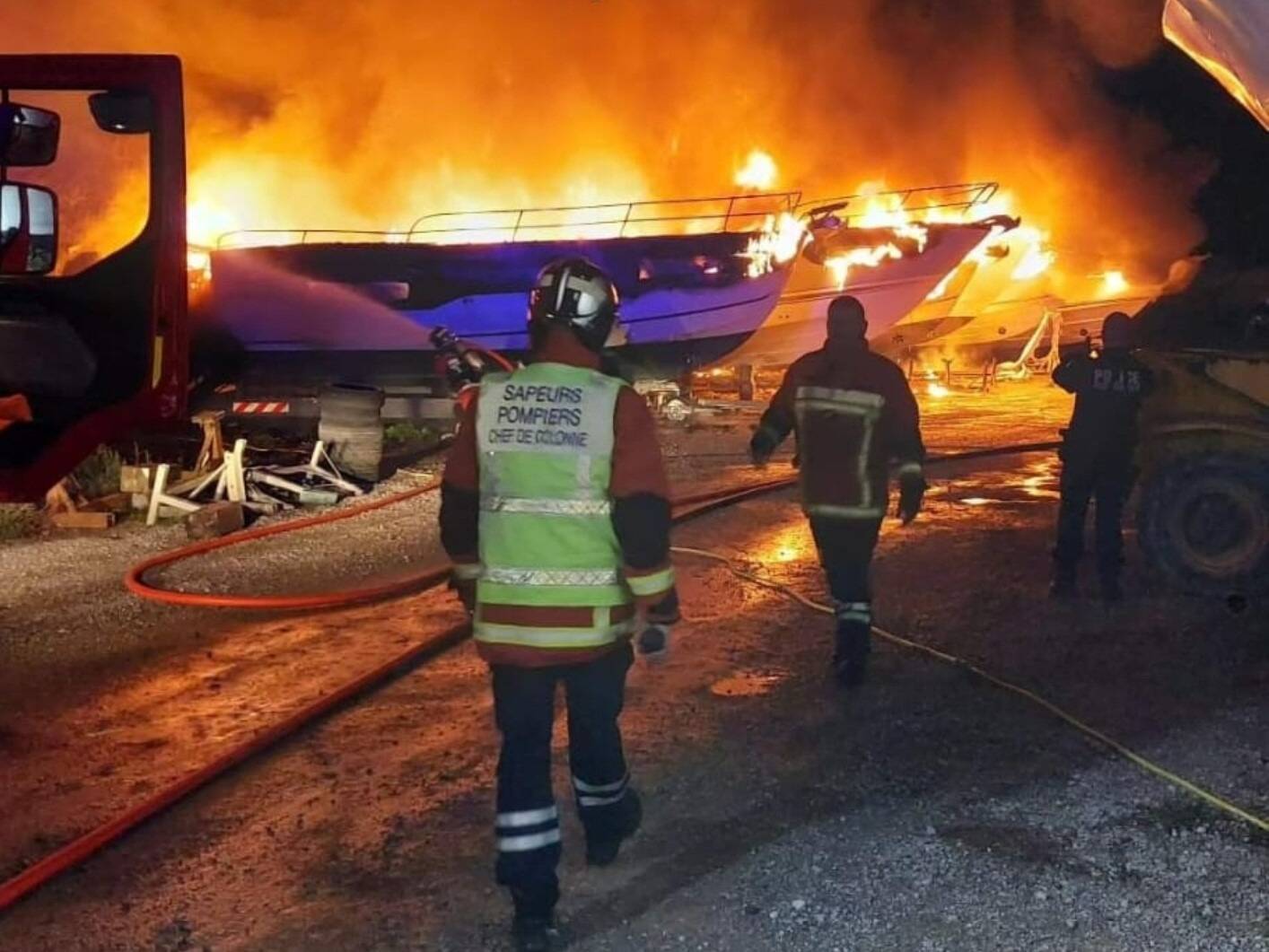 Incendie sur sept bateaux aux Issambres: la piste pourrait être criminelle, le préjudice estimé à plus de deux millions d'euros