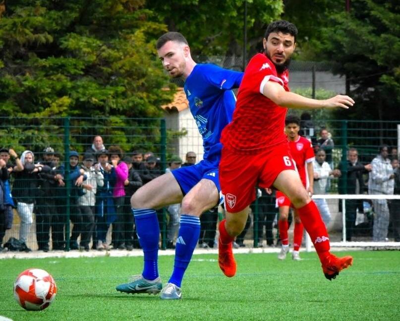 Coup de tonnerre, les footballeurs de Six-Fours-Le Brusc sont interdits d'accession en National 3