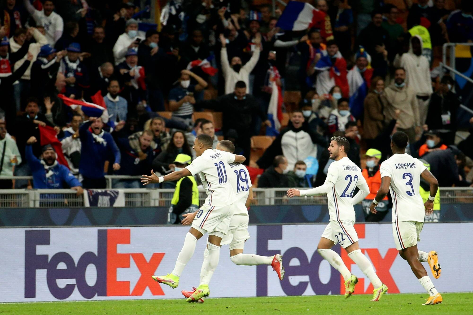 La France remporte la Ligue des Nations en battant l'Espagne grâce à Benzema et Mbappé (1-2)