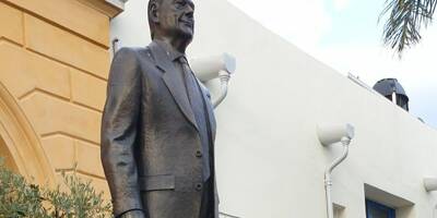 La statue de Jacques Chirac encore vandalisée à Nice
