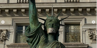 Un dollar à l'effigie de Donald Trump collé sur la bouche de la Statue de la Liberté à Nice: l'artiste Toolate réagit à l'élection présidentielle américaine