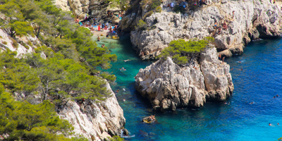 Calanques de Marseille: contre le surtourisme, les quotas sont-ils efficaces?