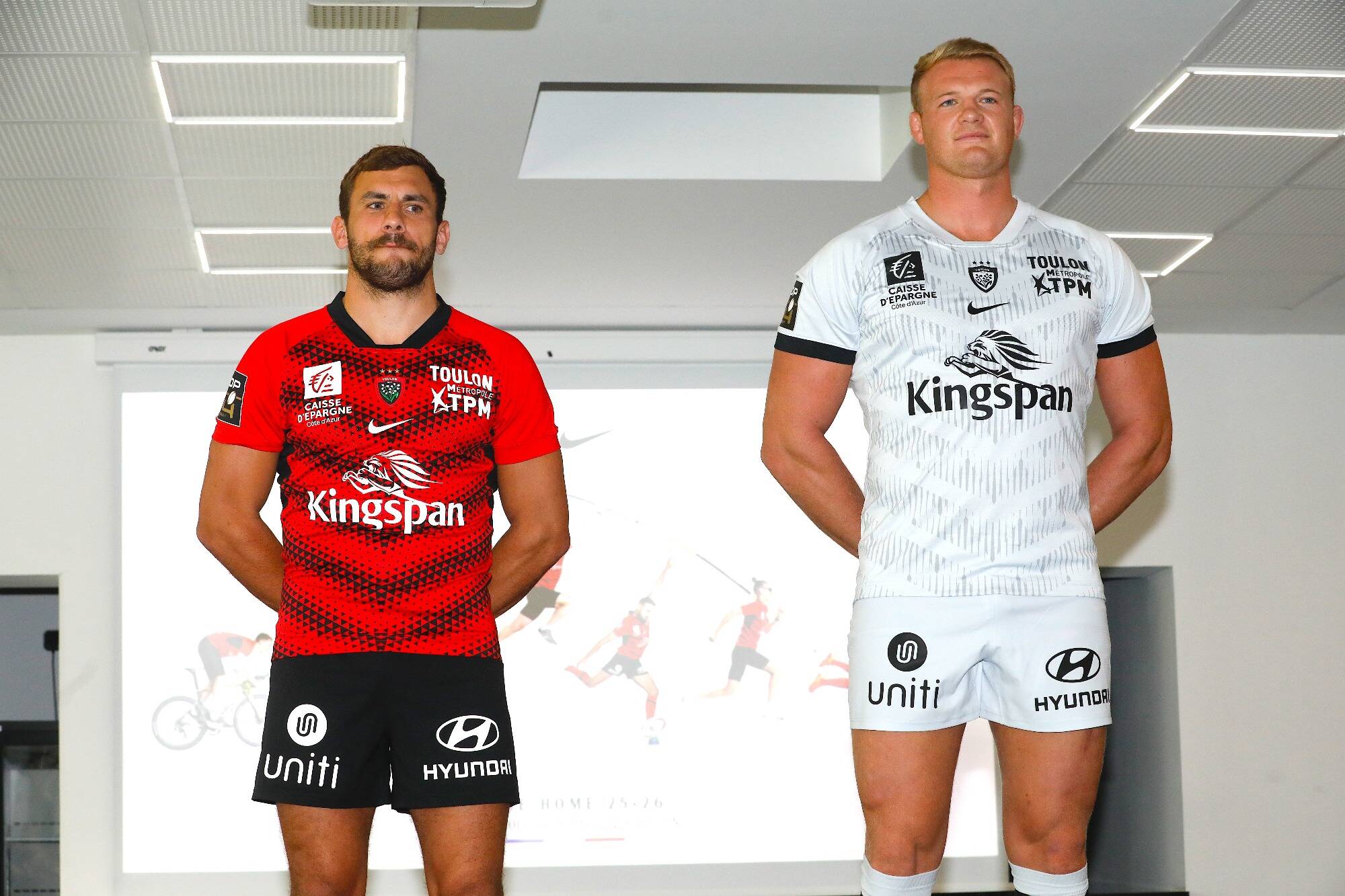 Le RCT dévoile son nouveau maillot domicile avec un lion sur le torse
