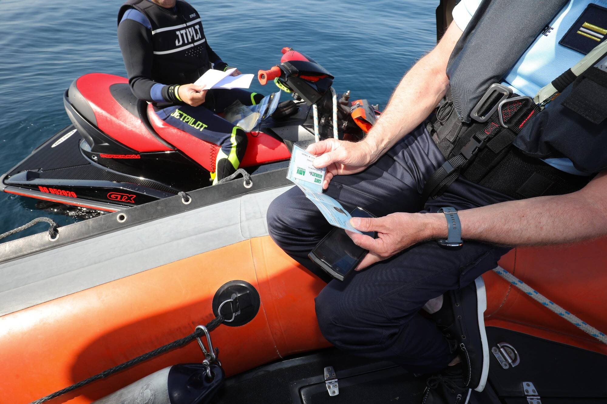 Papiers, équipements... On vous aide à être en règle, pour profiter des attraits de la Méditerranée