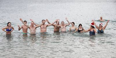Bain du Nouvel An: une trentaine de baigneurs ont bravé une eau à 14° à Toulon
