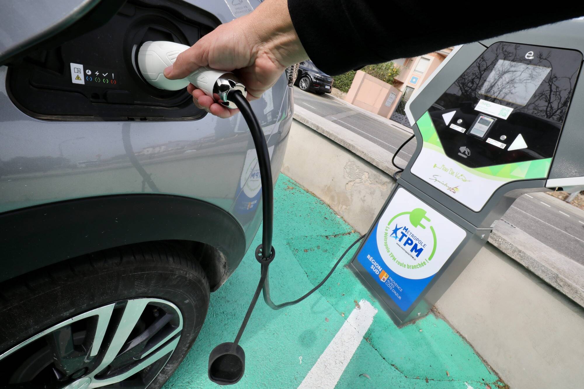 Vous avez connu la galère cet été avec votre véhicule électrique? Racontez-nous