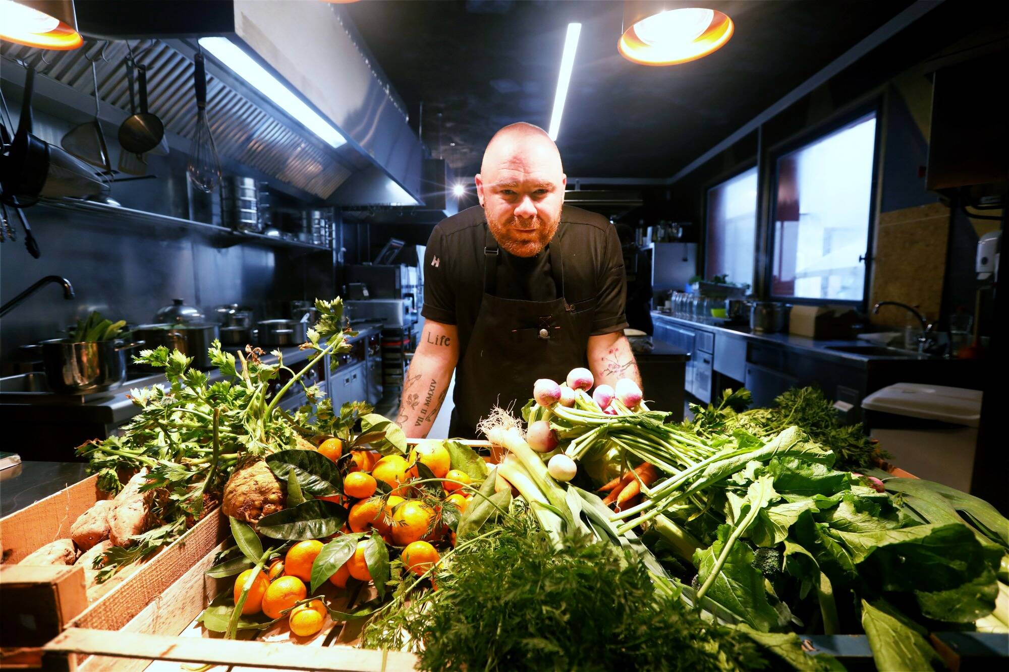 Ce chef au grand coeur prépare des soupes de saison pour les sans-abris à Toulon