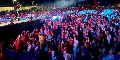 Mika enflamme plus de 14.000 fans sur les plages du Mourillon à Toulon