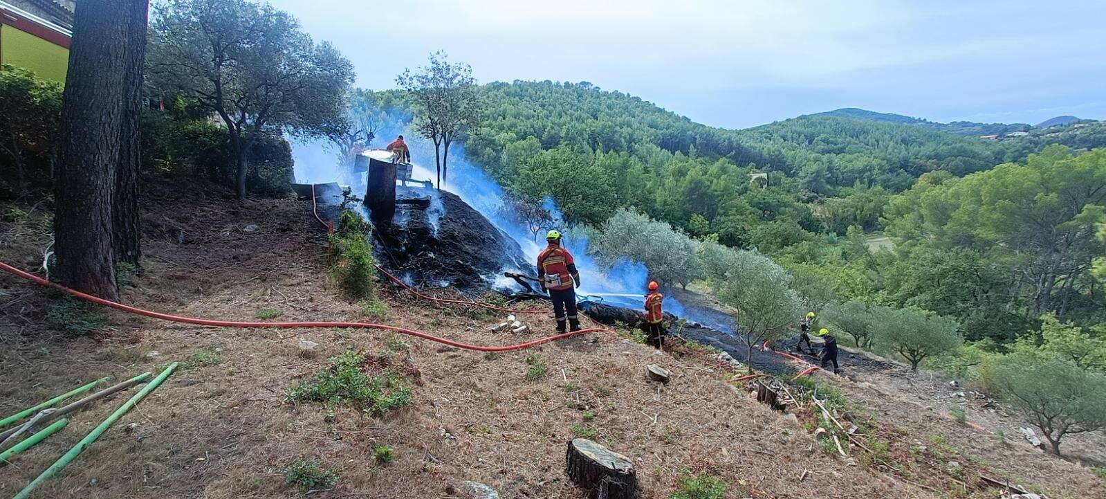 Un feu de végétation se propage à une habitation au Castellet, deux hélicoptères bombardiers d'eau en renfort