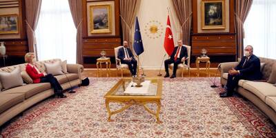 La présidente de la Commission européenne reléguée sur un divan lors d'une visite en Turquie