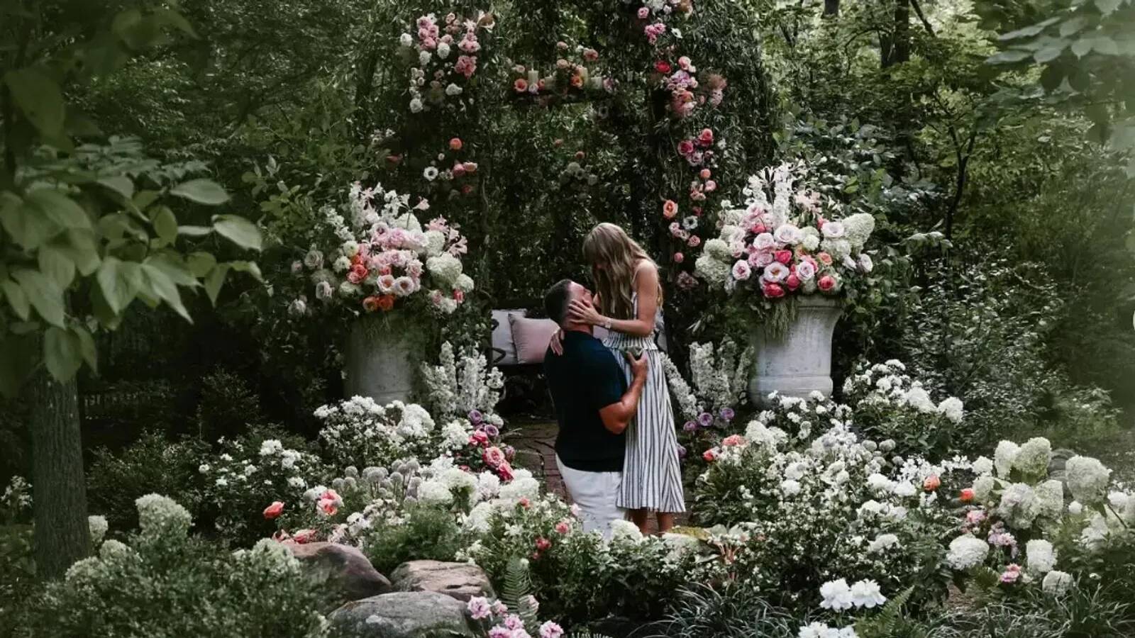 Taylor Swift annonce qu'elle va se marier avec la star du football américain Travis Kelce