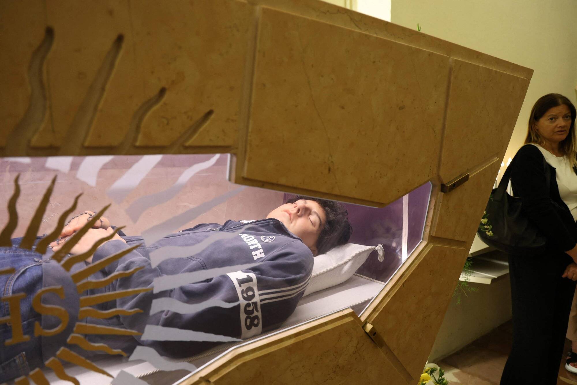 Premier saint millennial, "cyber-apôtre"... Qui est Carlo Acutis, le "geek de Dieu" canonisé par le pape Léon XIV?